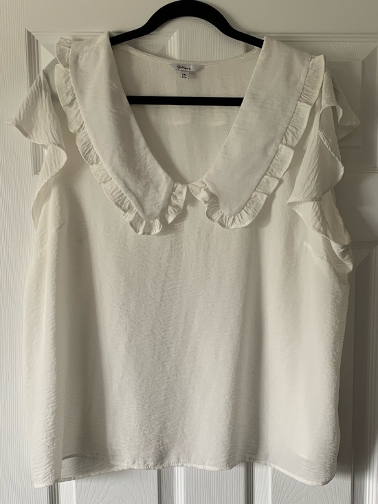 Reitmans Tops - Reitmans Ivory Ruffle Collar Sleeveless Camisole
